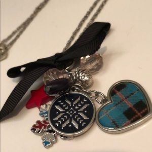 AERO CLUSTERED SILVER NECKLACE WITH CHARMS